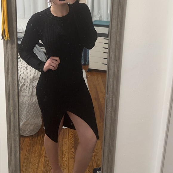 Lulu’s open back sweater dress - Picture 3 of 4